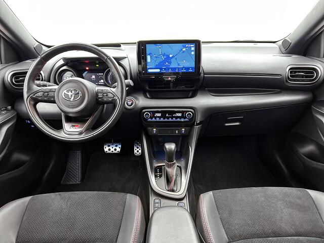 Toyota YARIS 1.5 Hybrid GR Sport | BTW Voertuig | Sportief uitgevoerd | Head-up display | Onderweg-naar-dealer