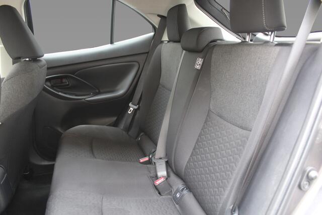 Toyota YARIS Cross 1.5 Hybrid Active Apple carplay/ android auto l All weather banden | Armsteun | Elektrisch inklapbare buitenspiegels | Climate control | Achteruitrijcamera | Verwarmbare spiegel