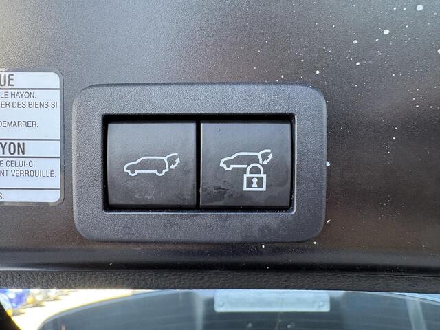Toyota YARIS Cross 1.5 Hybrid First Edition Trekhaak Stoel en stuurverwarming elektrische achterklep