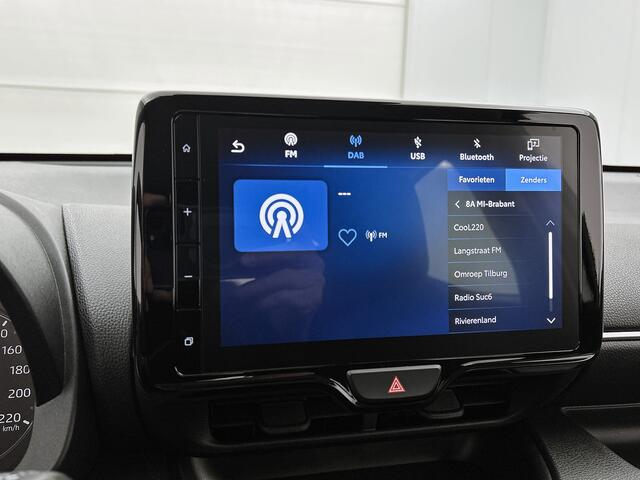 Toyota YARIS 1.5 Hybrid 115 Dynamic Comfort Pack | Dealeonderhouden | Stuur en stoelverwarming | PDC rondom | Onderweg-naar-dealer