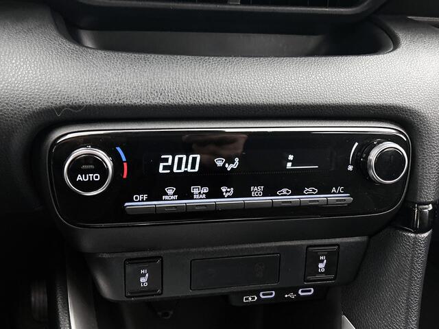 Toyota YARIS 1.5 Hybrid 115 Dynamic Comfort Pack | Dealeonderhouden | Stuur en stoelverwarming | PDC rondom | Onderweg-naar-dealer