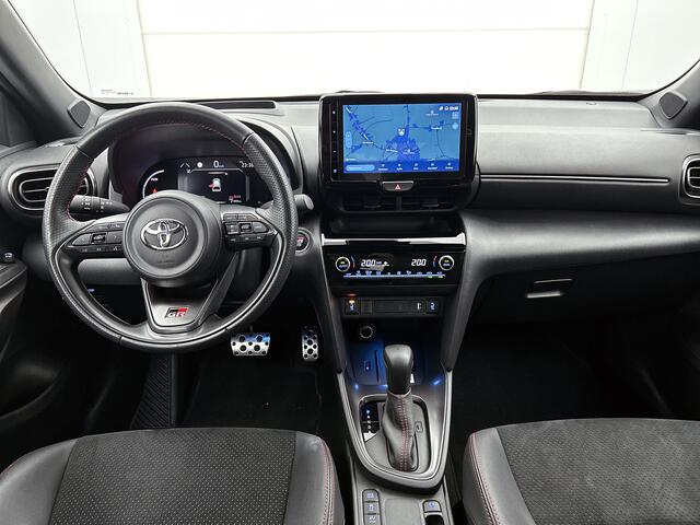 Toyota YARIS Cross 1.5 Hybrid GR Sport | Head-up display | Sportief uitgevoerd | Stoel en stuurwielverwarming | Onderweg-naar-dealer