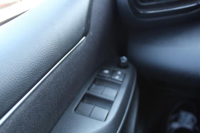 Toyota YARIS 1.5 Hybrid 115 Executive Automaat l Stoelverwarming l Lendesteun l LM velgen l Spiegelverwarming