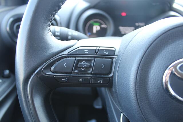 Toyota YARIS 1.5 Hybrid 115 Executive Automaat l Stoelverwarming l Lendesteun l LM velgen l Spiegelverwarming