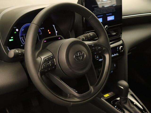Toyota YARIS Cross 1.5 Hybrid 130 Dynamic + Winter Pack DIRECT UITVOORRAAD LEVERBAAR- PARKEERSENSOREN VOOR EN ACHTER - VOORRUIT, STOEL EN STUUR VERWARMING - DODEHOEK DETECTIE - KEYLESS ENRTY & START - ADAPTIVE CRUISE CONTROL