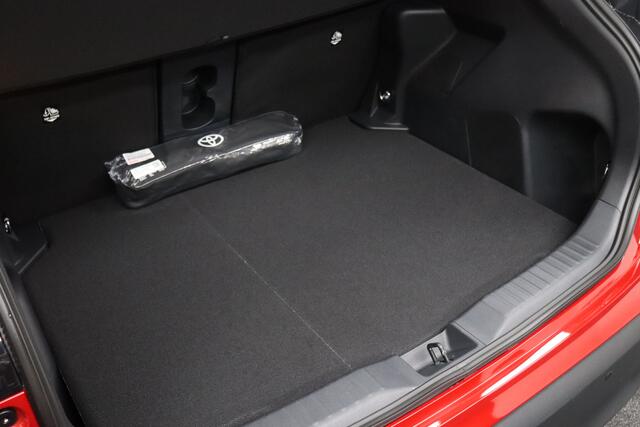 Toyota YARIS Cross 1.5 Hybrid 130 Dynamic + Comfort Pack | MY2026 | ¤ 2.500,- Voorraad voordeel! | Adaptive-cruise | Camera | Clima | Apple Carplay & Android Auto | Navigatie | Keyless | Parkeerhulp | Stoel & Stuurverwarming | Dodehoekdetectie
