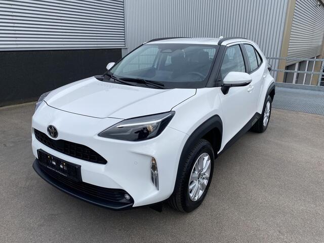Toyota YARIS Cross 1.5 Hybrid Active edition Draadloze telefoonlader, parkeersensoren v&a, achteruitrij camera, navigatie middels Apple Carplay/Android Auto