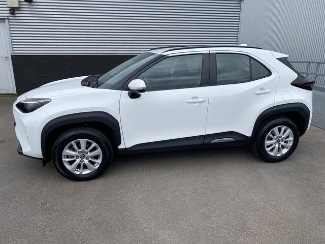 Toyota YARIS Cross 1.5 Hybrid Active edition Draadloze telefoonlader, parkeersensoren v&a, achteruitrij camera, navigatie middels Apple Carplay/Android Auto