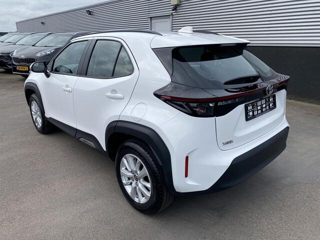Toyota YARIS Cross 1.5 Hybrid Active edition Draadloze telefoonlader, parkeersensoren v&a, achteruitrij camera, navigatie middels Apple Carplay/Android Auto