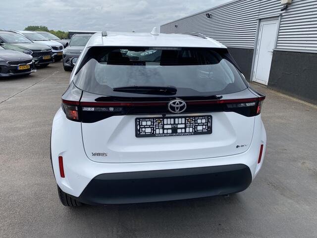 Toyota YARIS Cross 1.5 Hybrid Active edition Draadloze telefoonlader, parkeersensoren v&a, achteruitrij camera, navigatie middels Apple Carplay/Android Auto