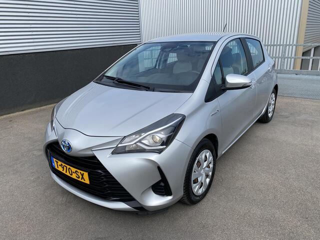 Toyota YARIS 1.5 Hybrid Aspiration Navigatie, Achteruitrijcamera, smart Key,