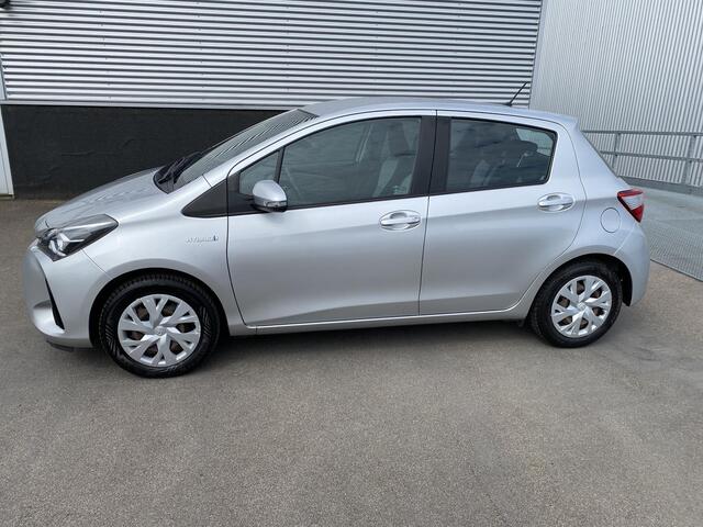 Toyota YARIS 1.5 Hybrid Aspiration Navigatie, Achteruitrijcamera, smart Key,