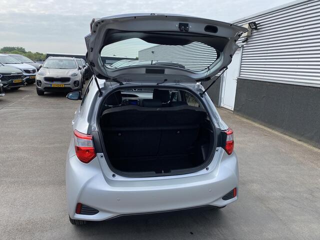 Toyota YARIS 1.5 Hybrid Aspiration Navigatie, Achteruitrijcamera, smart Key,