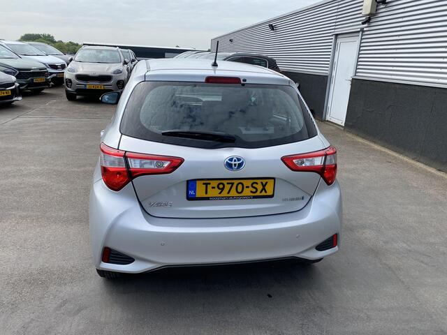 Toyota YARIS 1.5 Hybrid Aspiration Navigatie, Achteruitrijcamera, smart Key,