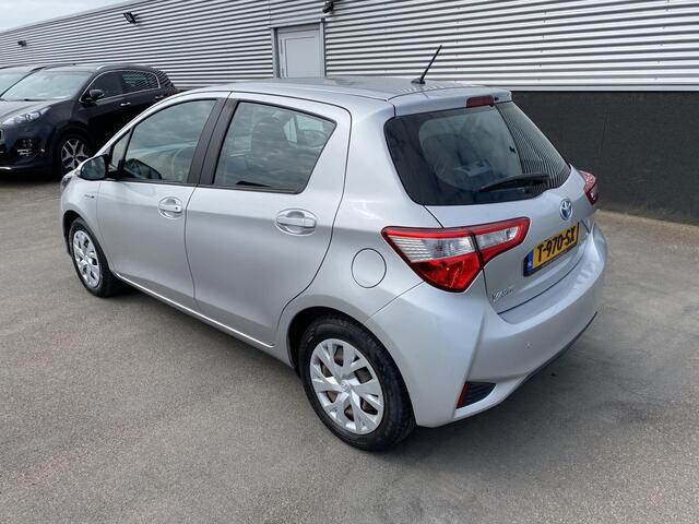 Toyota YARIS 1.5 Hybrid Aspiration Navigatie, Achteruitrijcamera, smart Key,