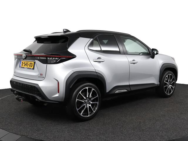 Toyota YARIS Cross 1.5 Hybrid GR Sport | Head-up Display | Trekhaak | JBL | Stoel/ Stuurverwarming | Elektrische kofferklep |