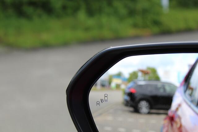 Toyota YARIS Cross 1.5 Hybrid Adventure Bi-Tone | Rijklaar | Blind Spot | Head Up | Sensoren v+a | Stoel-/stuurverw. | JBL | Apple/Android | LED | Keyless