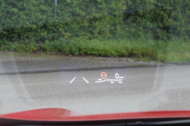 Toyota YARIS Cross 1.5 Hybrid Adventure Bi-Tone | Rijklaar | Blind Spot | Head Up | Sensoren v+a | Stoel-/stuurverw. | JBL | Apple/Android | LED | Keyless