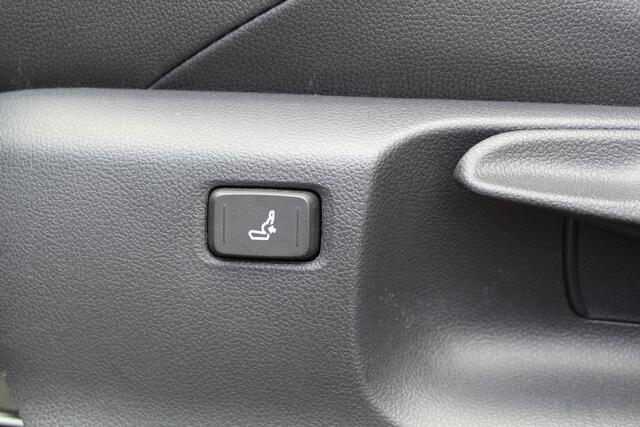 Toyota YARIS Cross 1.5 Hybrid Adventure Bi-Tone | Rijklaar | Blind Spot | Head Up | Sensoren v+a | Stoel-/stuurverw. | JBL | Apple/Android | LED | Keyless