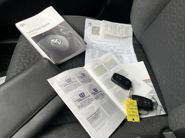 Toyota YARIS Cross 1.5 Hybrid First Edition // ADAPT. CRUISE // LED // KEYLESS // CAMERA // NAVI+CARPLAY //