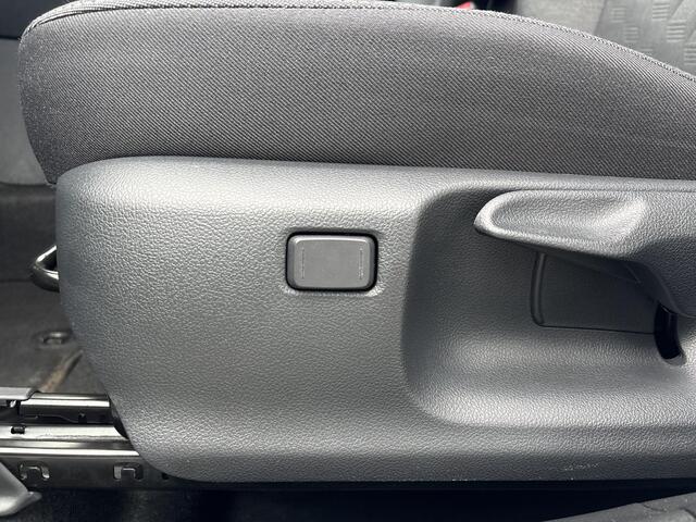 Toyota YARIS 1.5 Hybrid 115 Dynamic **TWEEDE PINKSTERDAG GEOPEND/ STOELVERWARMING/ PARKEERSENSOREN/ STUURWIELVERWARMING**