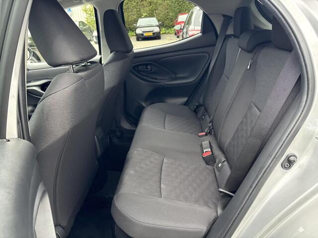 Toyota YARIS 1.5 Hybrid 115 Dynamic **TWEEDE PINKSTERDAG GEOPEND/ STOELVERWARMING/ PARKEERSENSOREN/ STUURWIELVERWARMING**