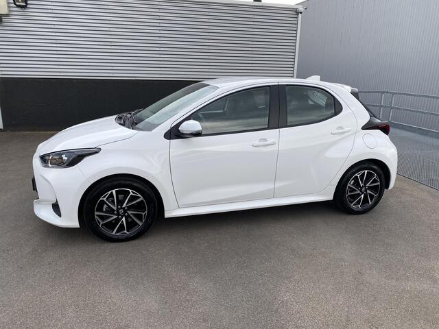 Toyota YARIS 1.5 Hybrid Active Dynamic-special Nieuw geleverd, dealeronderhouden, Lichtmetalen velgen, Achteruitrijcamera, Adaptieve cruise control
