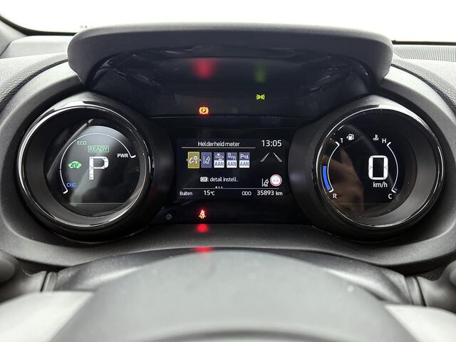 Toyota YARIS 1.5 Hybrid Executive Bi-tone | BTW voertuig | Head-Up Display | Dodehoek detectie | Parkeersensoren voor+achter | Stoelverwarming | Apple CarPlay/Android auto | Onderweg-naar-dealer