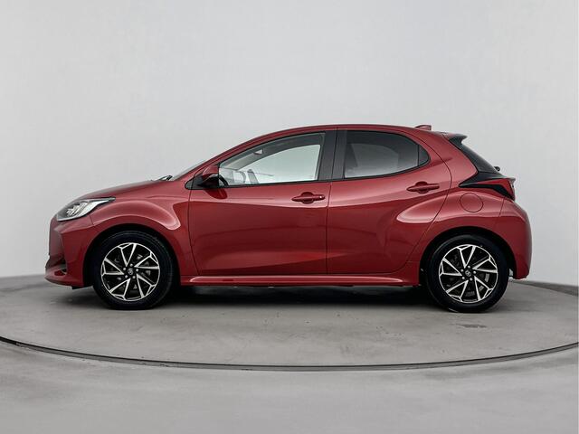 Toyota YARIS 1.5 Hybrid Dynamic Limited | Binnenspiegel Automatisch Dimmend | Apple Carplay/Android Auto | Stoelverwarming | Metallic Lak |