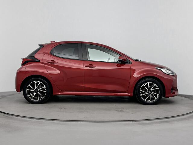 Toyota YARIS 1.5 Hybrid Dynamic Limited | Binnenspiegel Automatisch Dimmend | Apple Carplay/Android Auto | Stoelverwarming | Metallic Lak |
