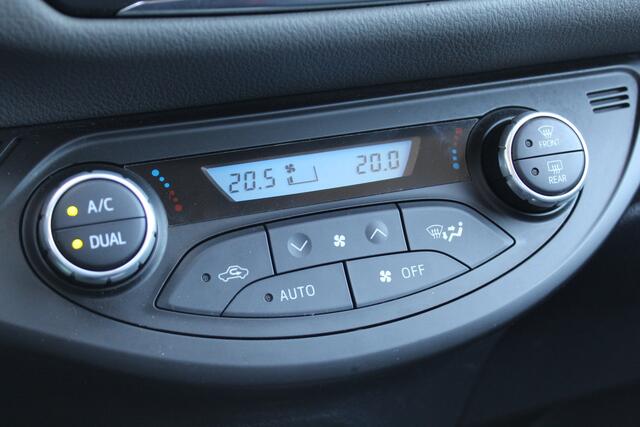 Toyota YARIS 1.5 Hybrid Dynamic Limited | Rijklaar | Stoelverw. | Clima | Camera | Bluetooth | LM-velgen