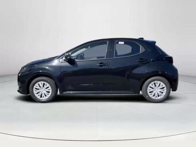 Toyota YARIS 1.5 Hybrid 115 Comfort **NIGHT SKY BLACK METALLIC/ NIEUWE AUTO/ DIRECT LEVERBAAR**