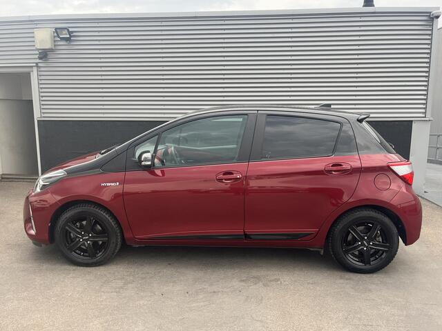 Toyota YARIS 1.5 Hybrid Bi-Tone Navigatie, Achteruitrijcamera, Privacy glass, LMV, Climate control, Onderhoudshistorie compleet