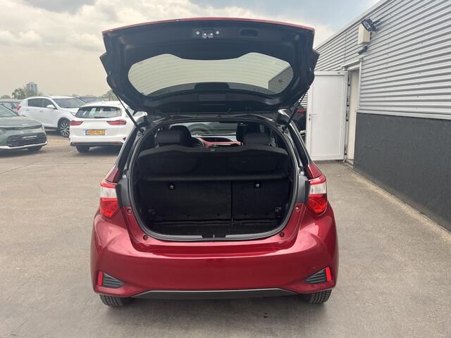 Toyota YARIS 1.5 Hybrid Bi-Tone Navigatie, Achteruitrijcamera, Privacy glass, LMV, Climate control, Onderhoudshistorie compleet