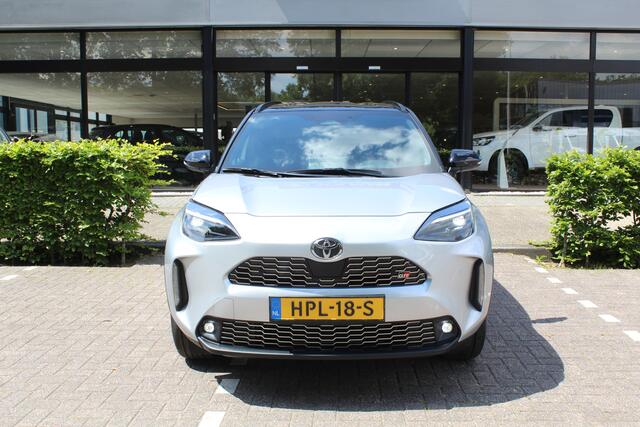 Toyota YARIS Cross 1.5 Hybrid 130pk GR SPORT Bi-Tone | Rijklaar | Trekhaak | JBL | HUD | PDC | Navi | Stoel/Stuur-verwarming | Adap. Cruise