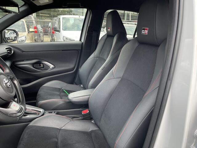 Toyota YARIS Cross 1.5 Hybrid GR Sport | All-in prijs | Automaat | Stoelverwarming | Stuurverwarming