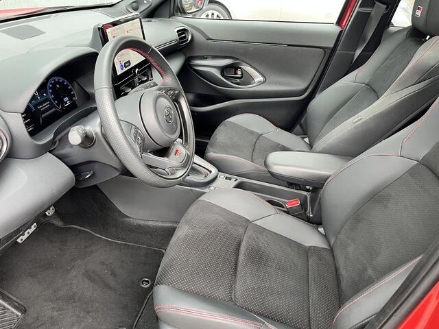 Toyota YARIS Cross 1.5 Hybrid 130 GR SPORT NL auto 1e Eigenaar Pano dak JBL Trekhaak