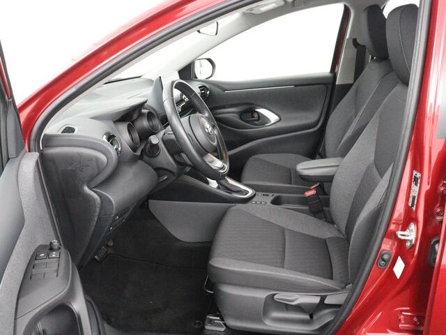 Toyota YARIS 1.5 Hybrid Dynamic | Carplay | Adaptive cruise | Keyless | Camera | Full LED | Climate control | 16'' | Bluetooth | DAB | Regensensor | Origineel NL