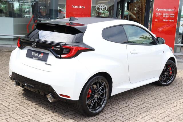 Toyota YARIS 1.6 GR Performance, Milltek uitlaat, Extra's! Stoelverlaging