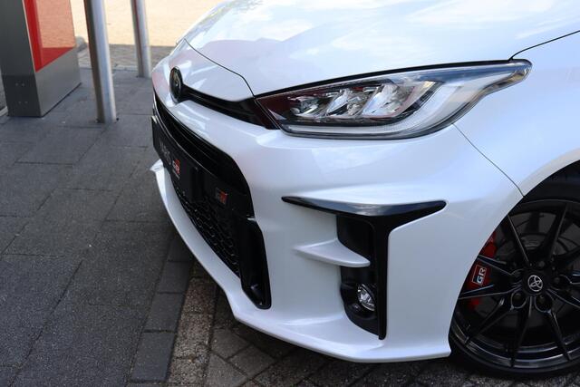 Toyota YARIS 1.6 GR Performance, Milltek uitlaat, Extra's! Stoelverlaging