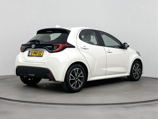 Toyota YARIS 1.5 Hybrid Dynamic Navi | 16'' Lichtmetalen velgen | Apple Carplay / Android Auto | Parkeercamera | Keyless Entry/Start |