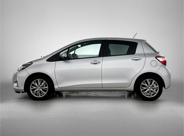 Toyota YARIS 1.5 VVT-i Dynamic | Camera | Trekhaak | LM Velgen | Leseman