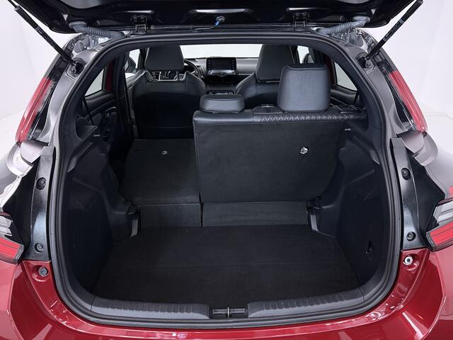 Toyota YARIS 1.5 Hybrid Executive Bi-Tone | Navigatie | JBL | Panoramadak | Head-up | BLS | PDC | Stuur-Stoelverwarming |