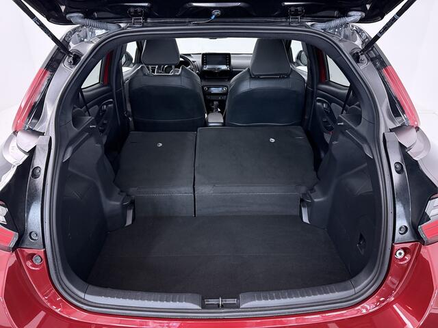 Toyota YARIS 1.5 Hybrid Executive Bi-Tone | Navigatie | JBL | Panoramadak | Head-up | BLS | PDC | Stuur-Stoelverwarming |