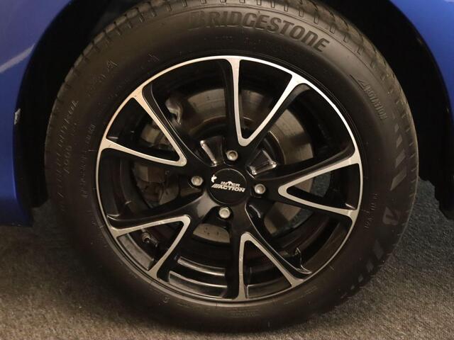 Toyota YARIS 1.5 Hybrid Dynamic - AIRCO AUTOMATISCH - ACHTERUITRIJCAMERA - CRUISE CONTROL - BLUETOOTH TELEFOONVOORBEREIDING - KEYLESS START - LEDEREN STUURWIEL