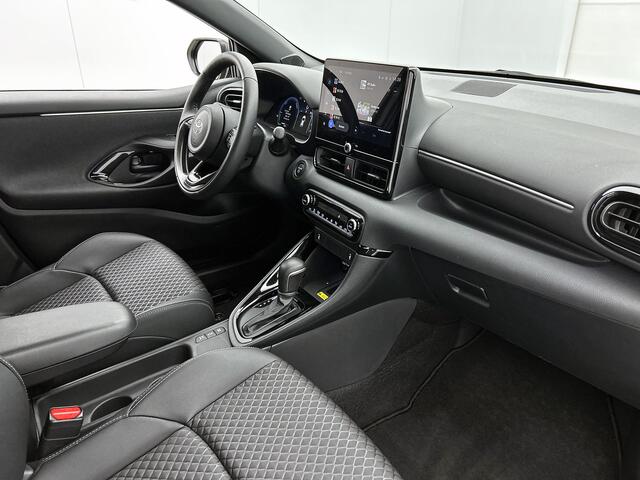 Toyota YARIS 1.5 Hybrid 130 Executive | BTW Voertuig | Dodehoek detectie | Stoel+Stuurverwarming | Parkeersensoren voor+achter | draadloze lader telefoon | Cruise Control Adaptive | Climate Control | Apple CarPlay/Android Auto |