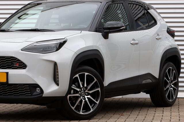 Toyota YARIS Cross 1.5 Hybrid GR Sport JBL / Head-up / Navi