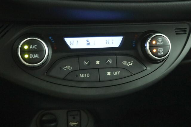 Toyota YARIS 1.5 Hybrid Design Sport | Cruise Control | Airco | Achteruitrijcamera | Lichtmetalen velgen |