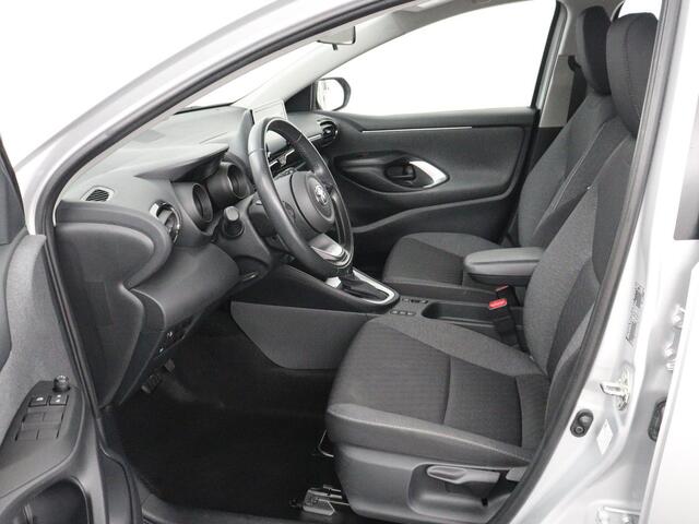 Toyota YARIS 1.5 Hybrid Dynamic | 38.500km NAP | Adaptive Cruise | DAB | Carplay | Full LED | Camera | LM | Keyless | Climate controle | Bluetooth