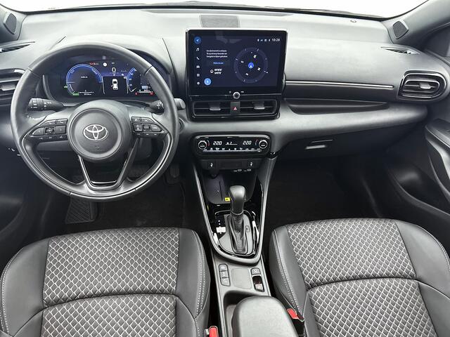 Toyota YARIS 1.5 Hybrid 130 Executive | BTW voertuig | Stoel+stuurverwarming | dodehoek detectie | Parkeersensoren voor+achter | Cruise Control Adaptive | Climate Control | Apple CarPlay/Android Auto |